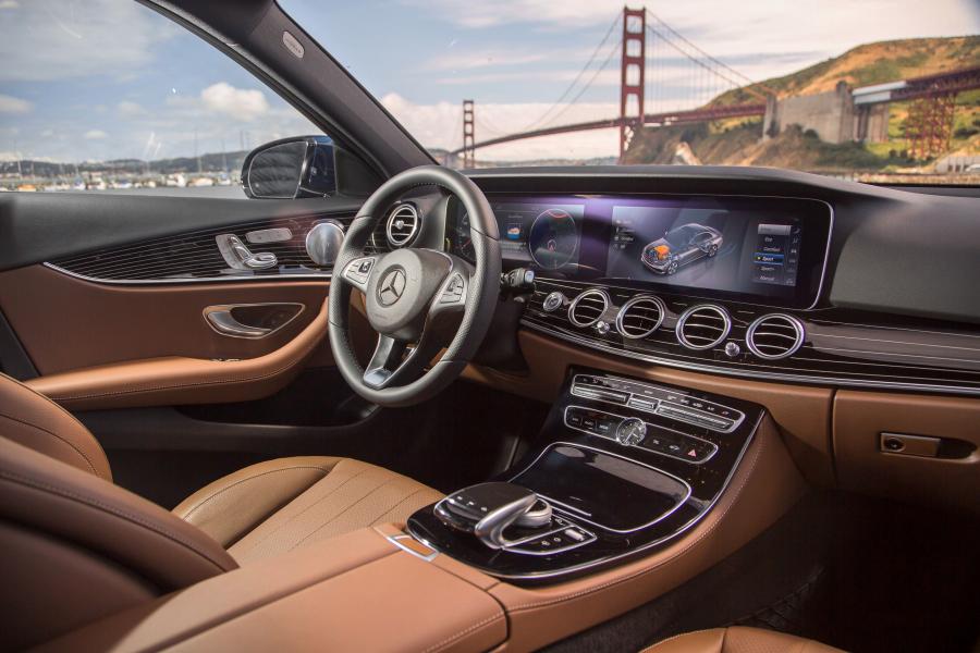 Интерьер Mercedes-Benz E300 4Matic AMG Line 2016 года  (фото 29 из 30)